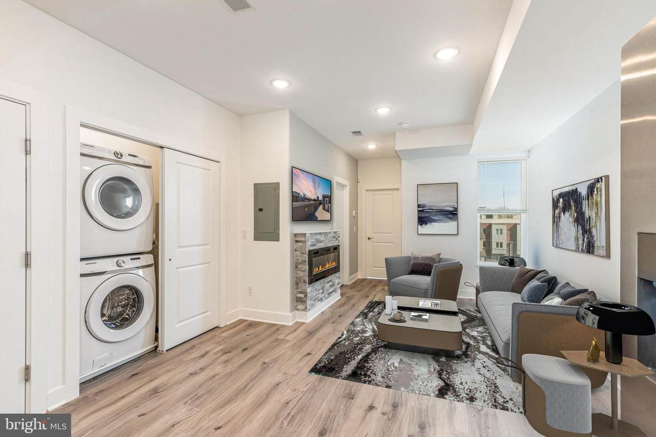 1423 8TH Street - Photo 1