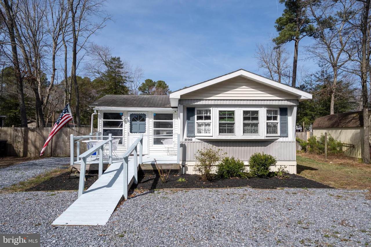 37543 Mahogany Street - Photo 1