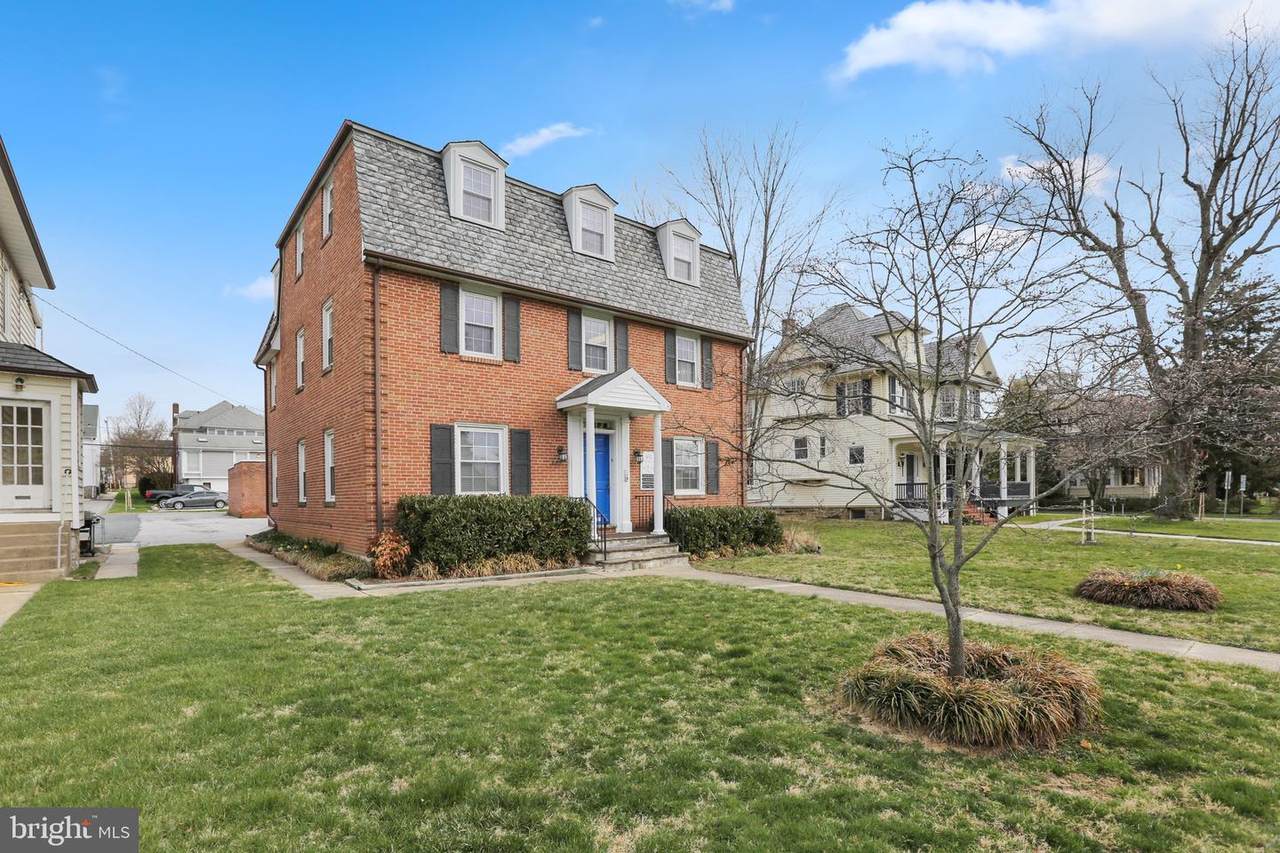 402 Pennsylvania Avenue - Photo 1