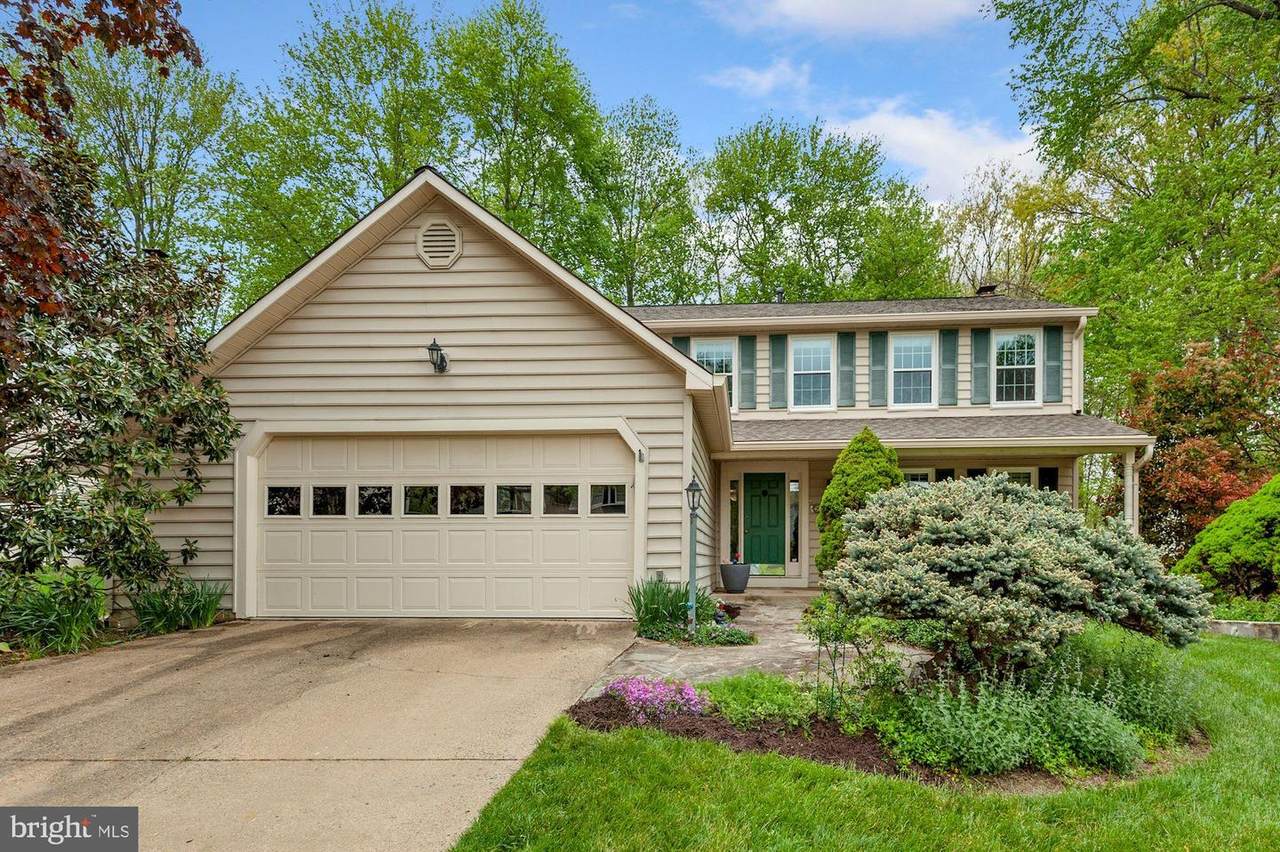 9814 Summerday Drive - Photo 1