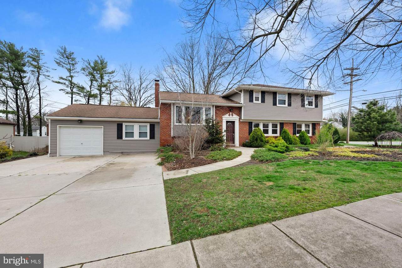24 Kings Hwy N - Photo 1