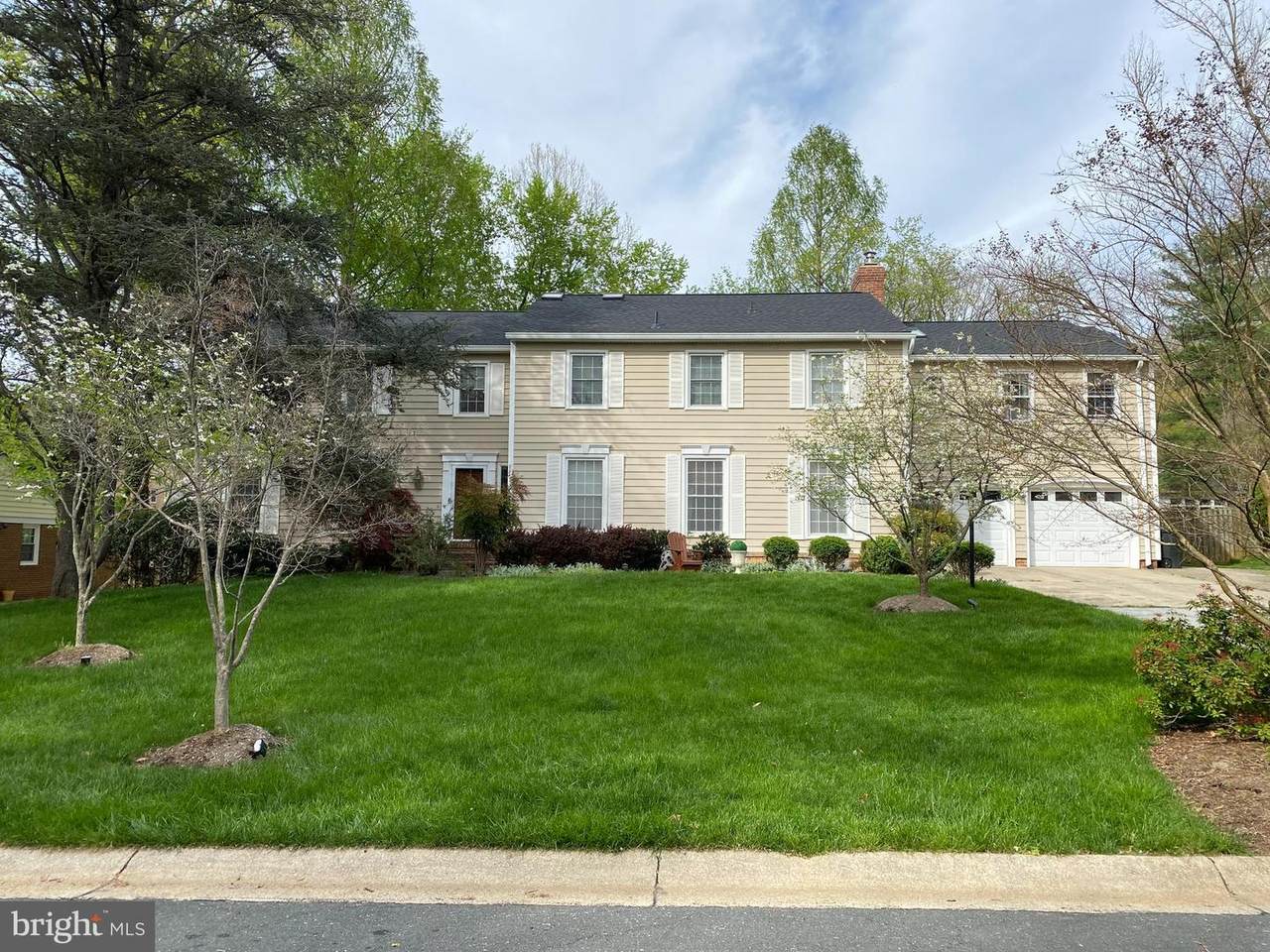 10533 Macarthur Boulevard - Photo 1