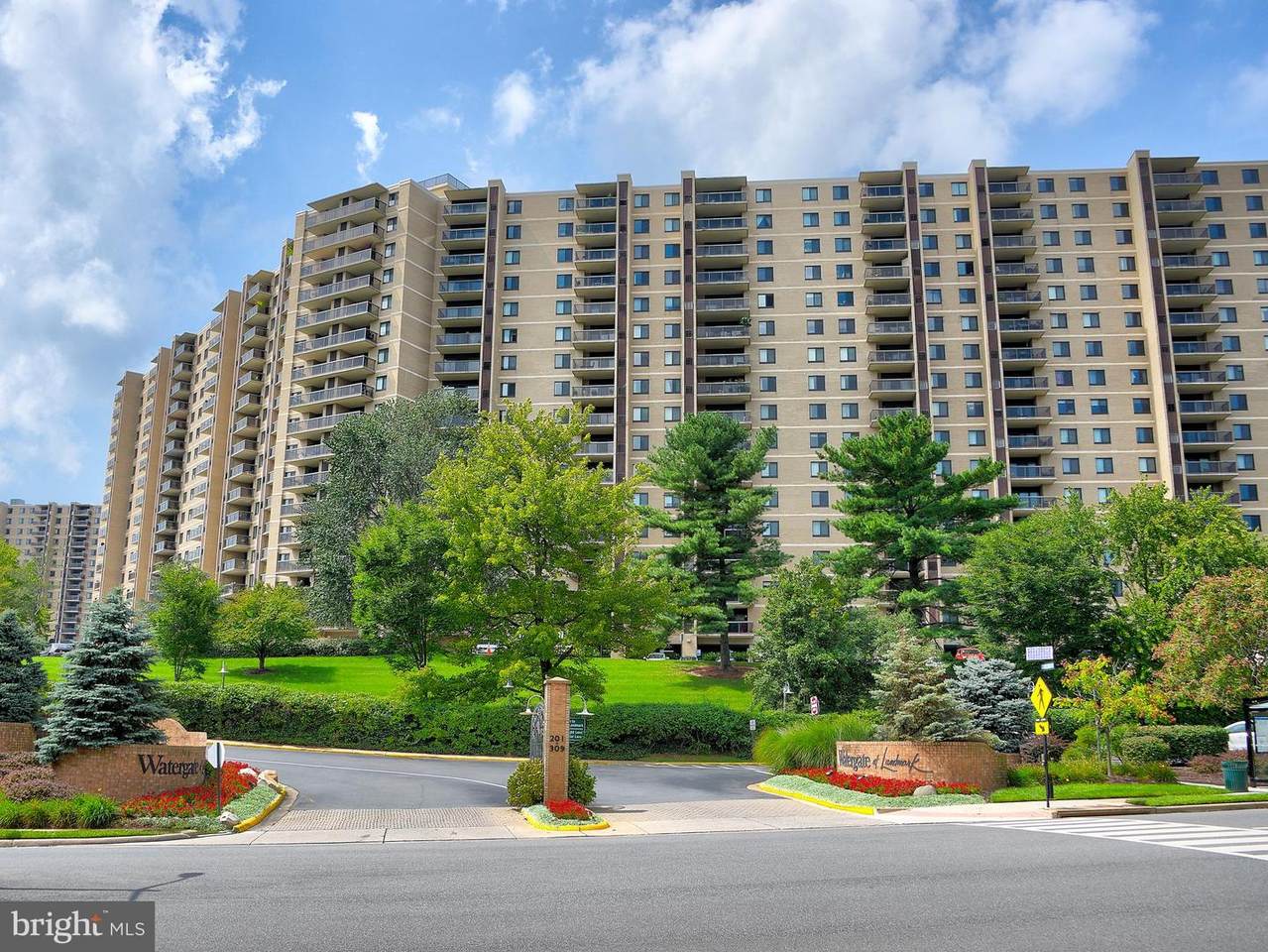 203 Yoakum Parkway - Photo 1