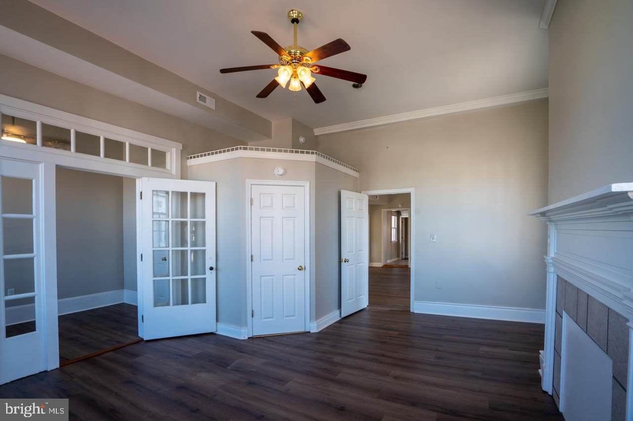 104 Loudoun Street - Photo 1