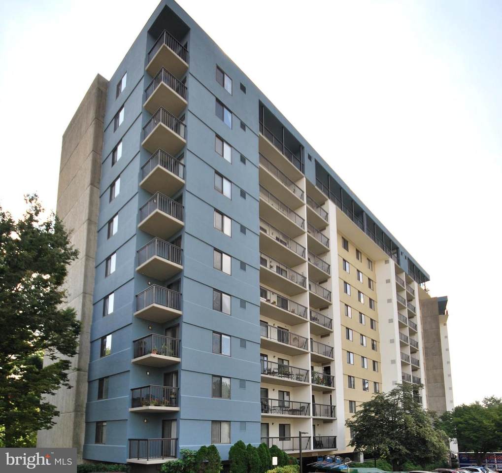 3800 Powell Lane - Photo 1