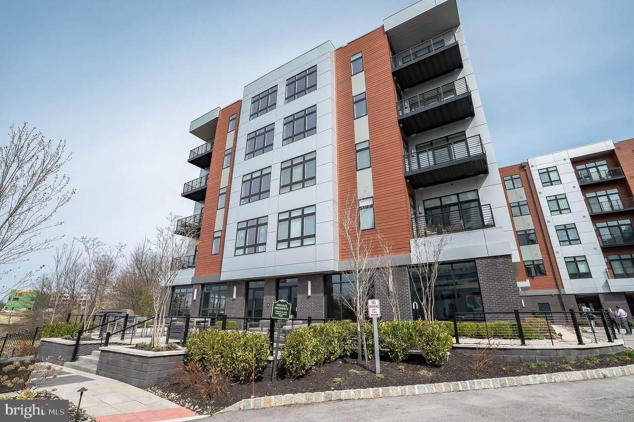 575 Goddard Boulevard - Photo 1