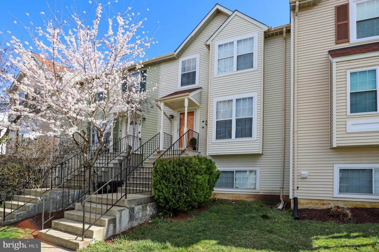 32 Barberry Court - Photo 1