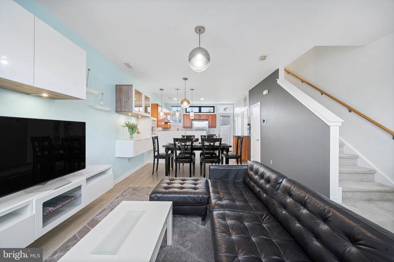 928 Wallace Street - Photo 1