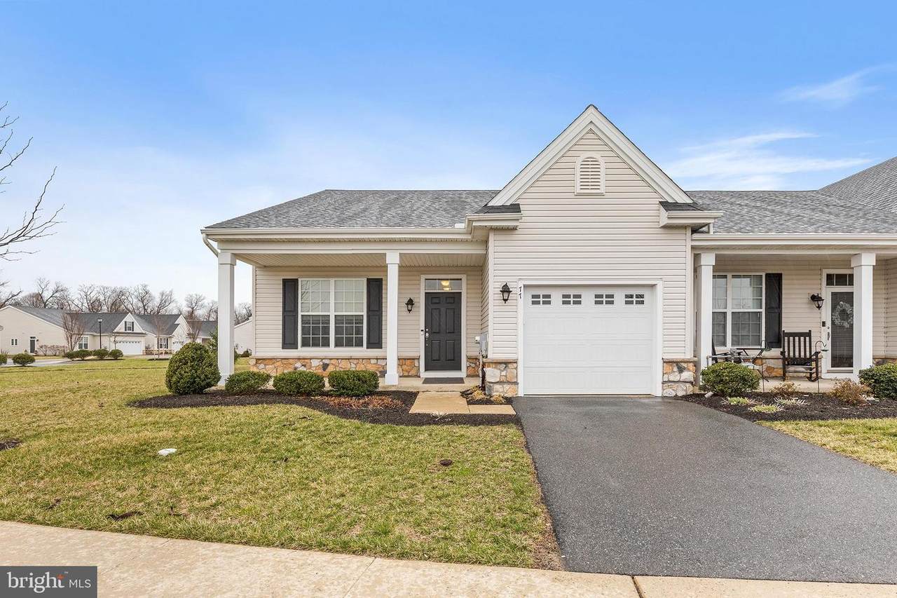 77 Grand National Lane - Photo 1