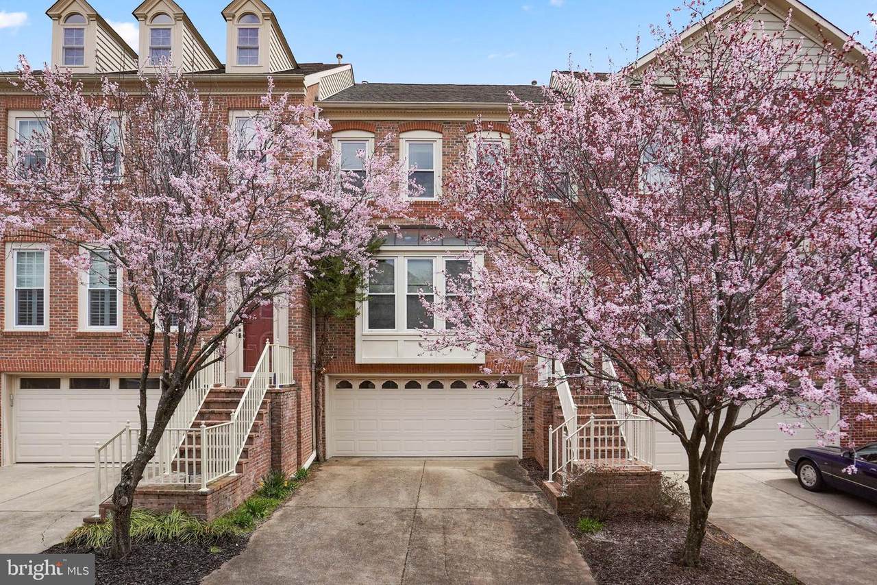 21 Sterling Court - Photo 1