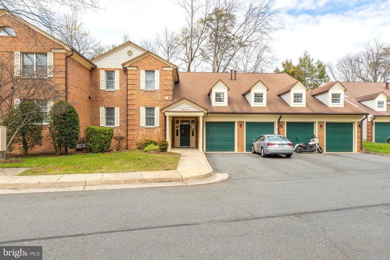 7264 Glen Hollow Court - Photo 1
