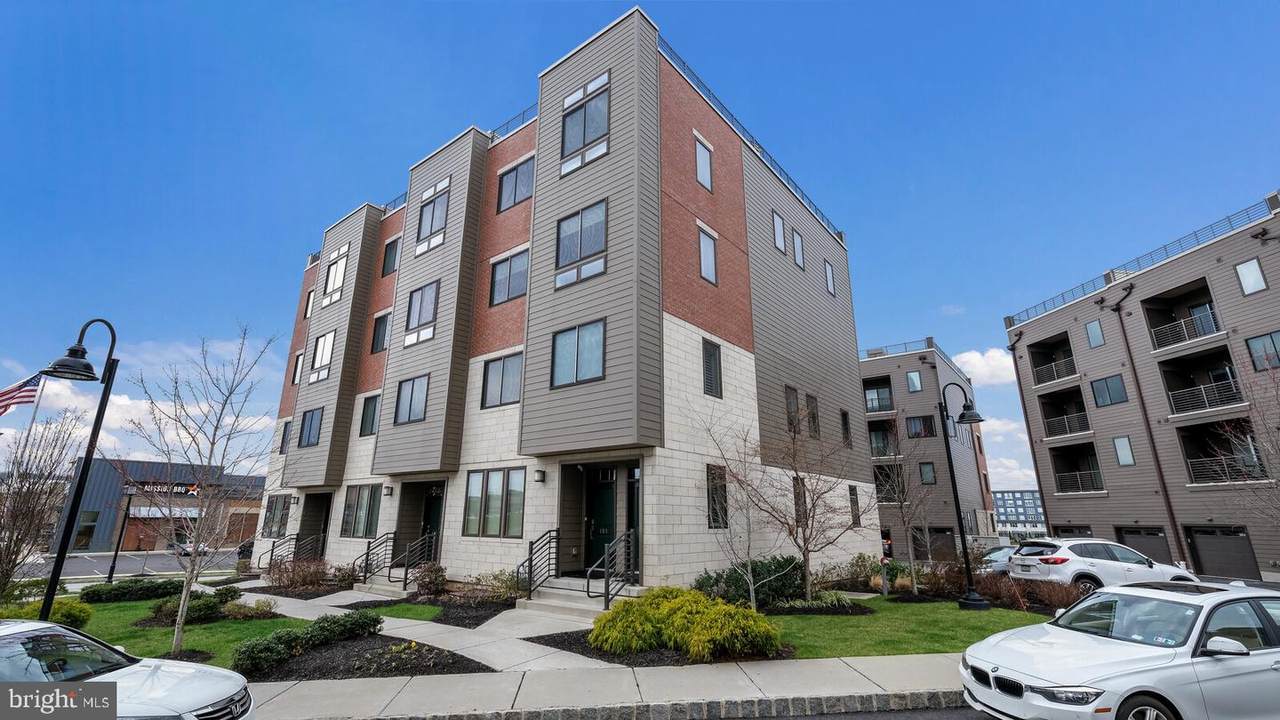 100 Lakeview Court - Photo 1