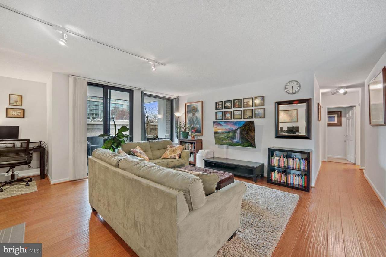 240 M Street - Photo 1