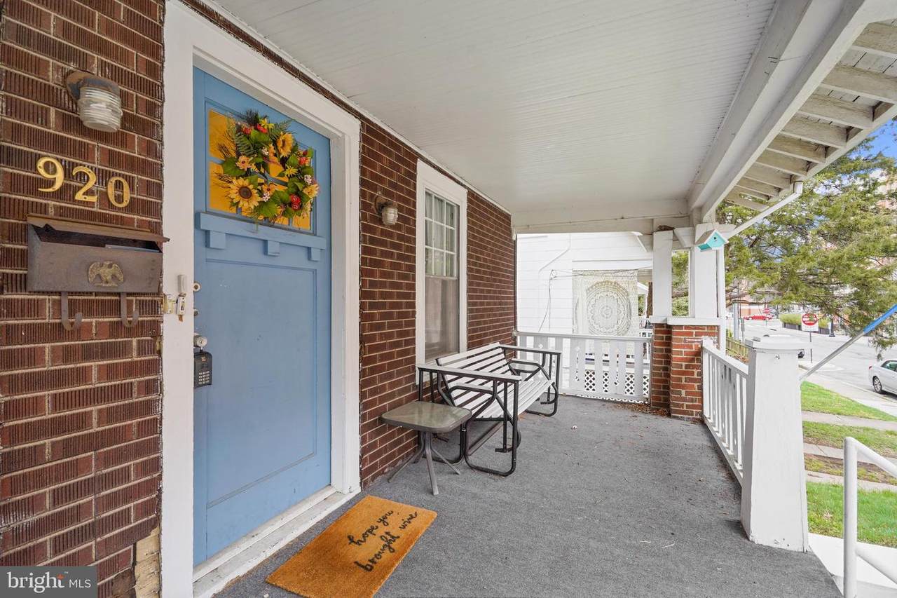 920 N Garfield Street - Photo 1