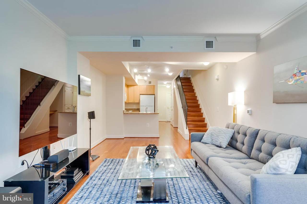 616 E Street - Photo 1