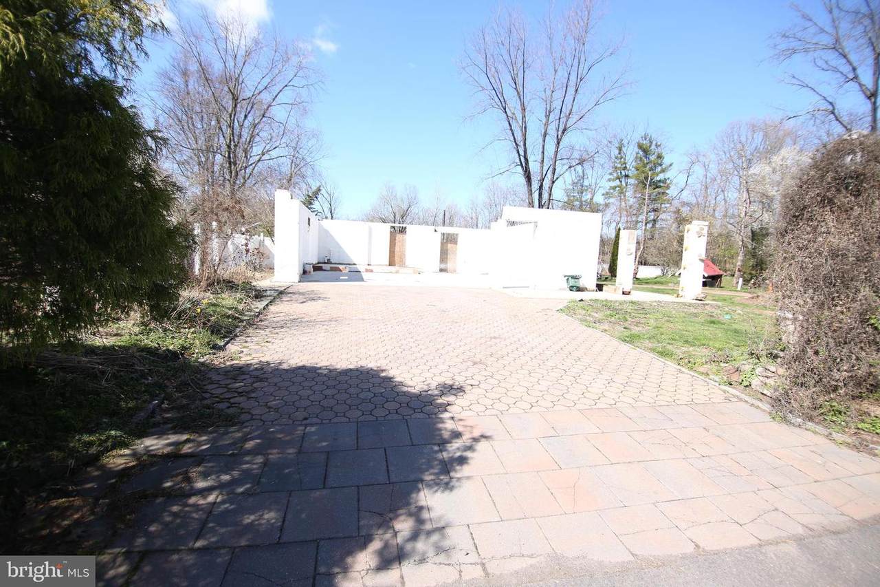 320 Delaware Avenue - Photo 1