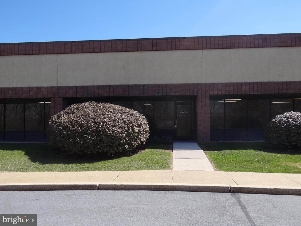 602 Jeffers Circle - Photo 1