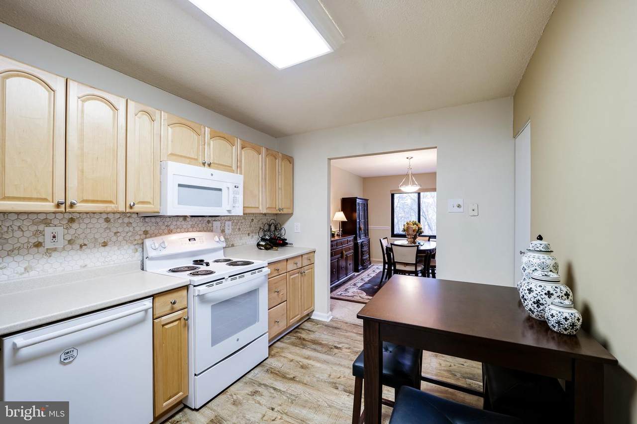307 Yoakum Parkway - Photo 1