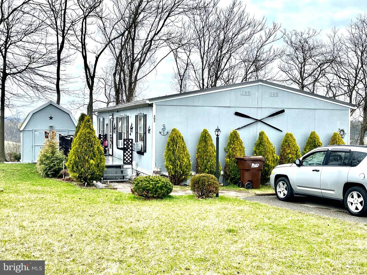 305 Edgewood Avenue - Photo 1