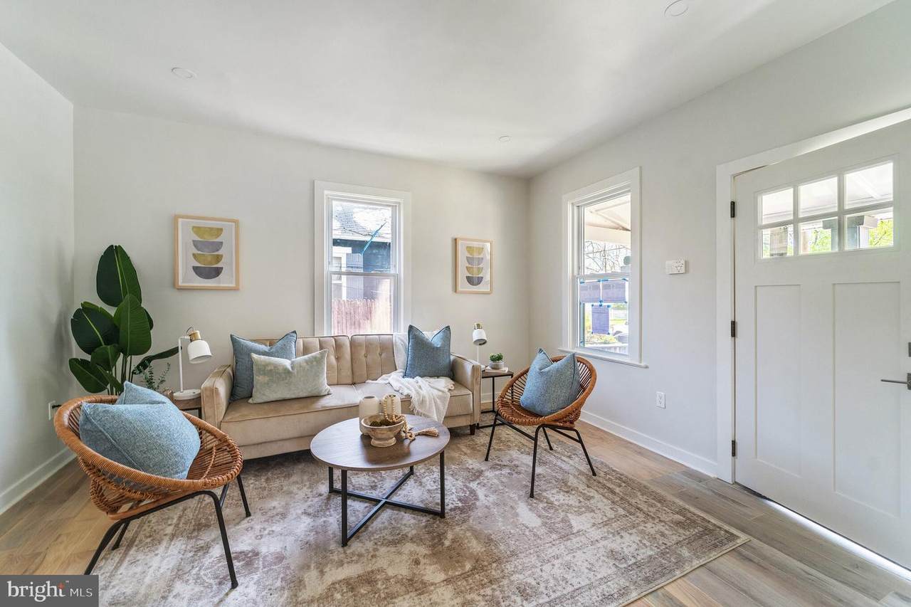 3910 Nicholson Street - Photo 1