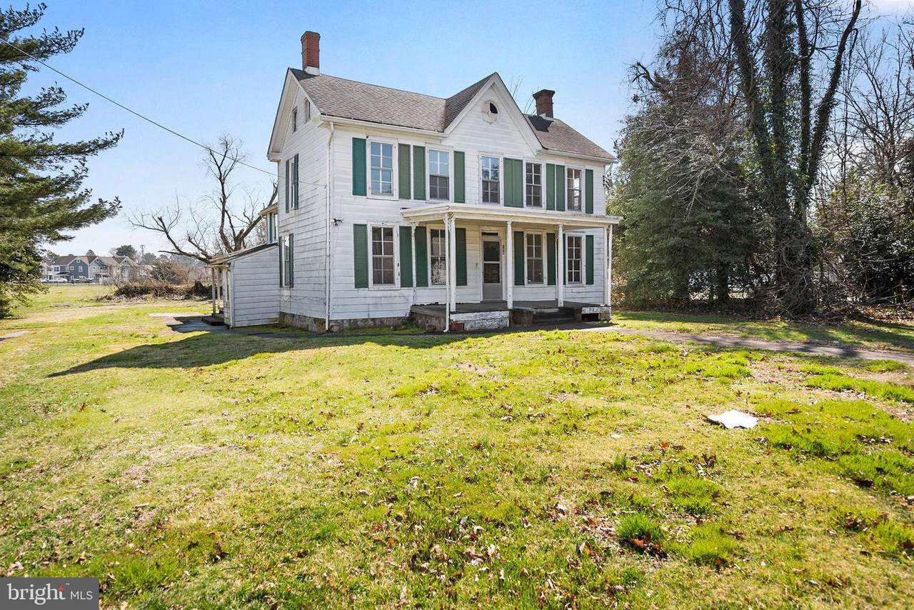134 Bohemia Avenue - Photo 1