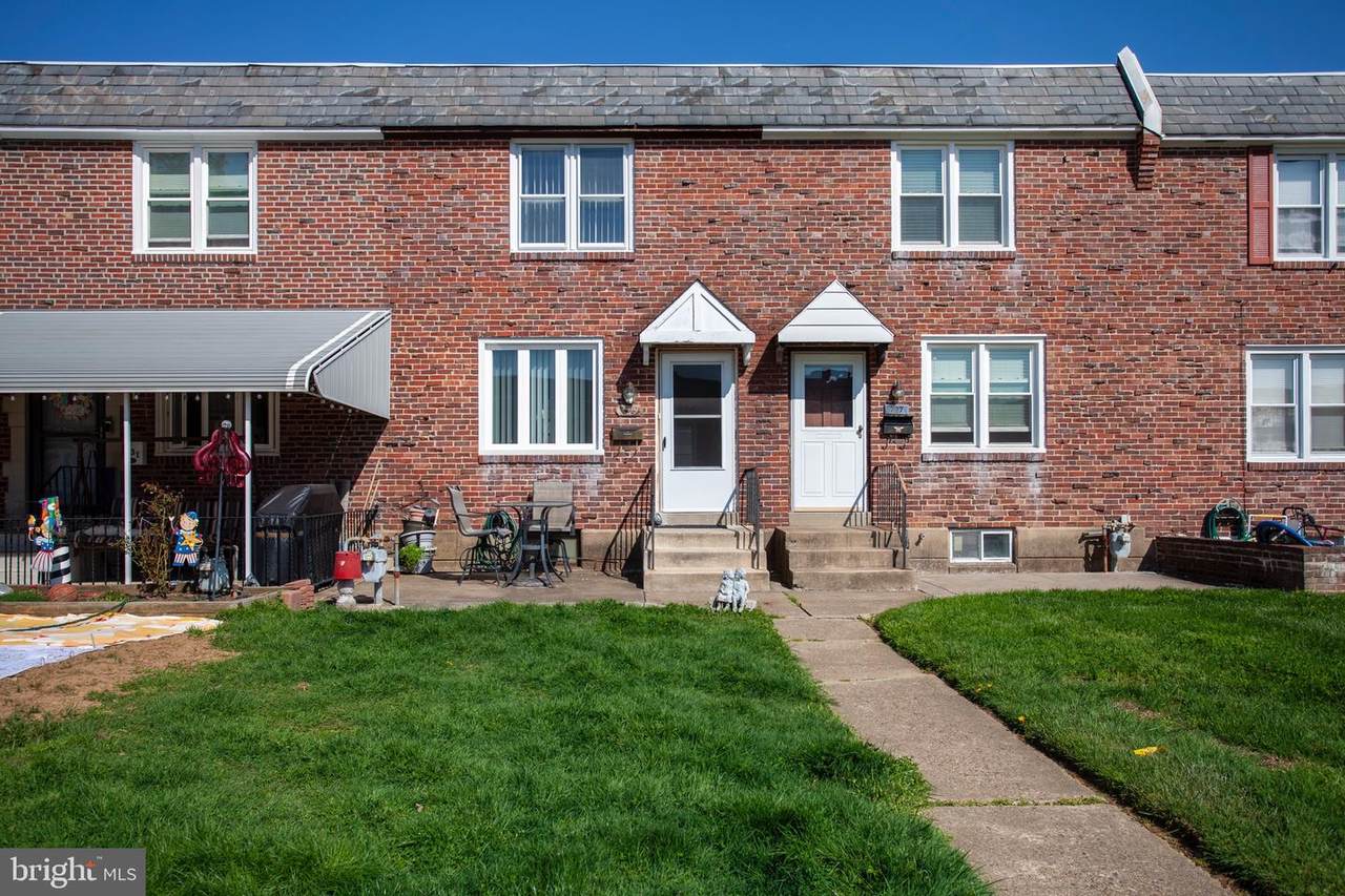 729 Oakwood Drive - Photo 1