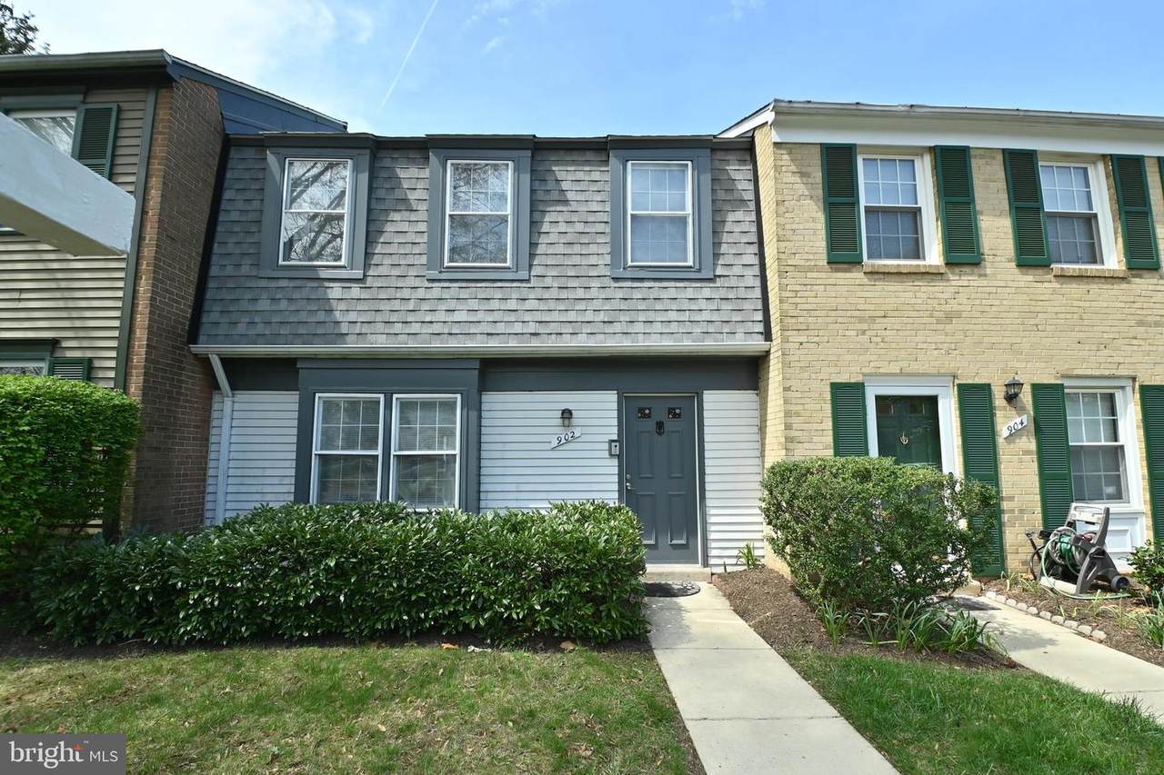 902 Windsor Court - Photo 1