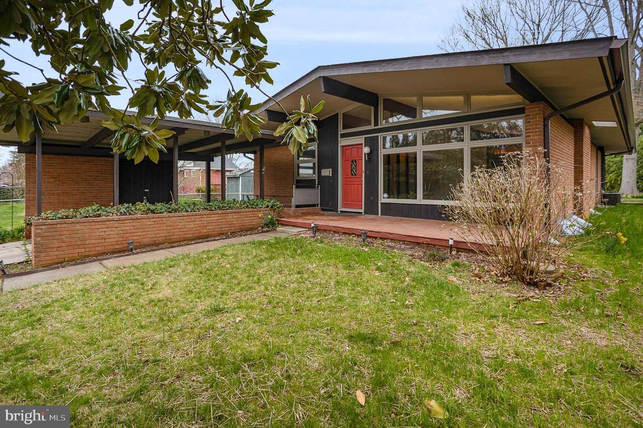 607 Giles Street - Photo 1