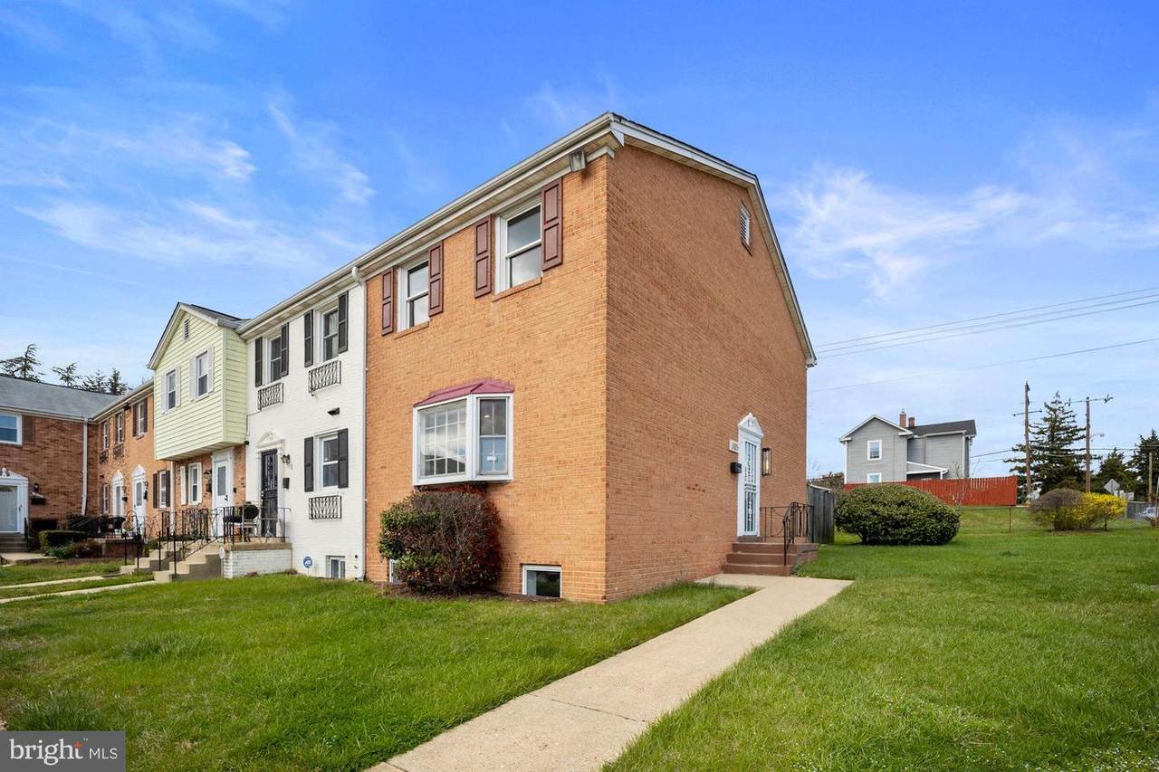 5105 Clacton Avenue - Photo 1