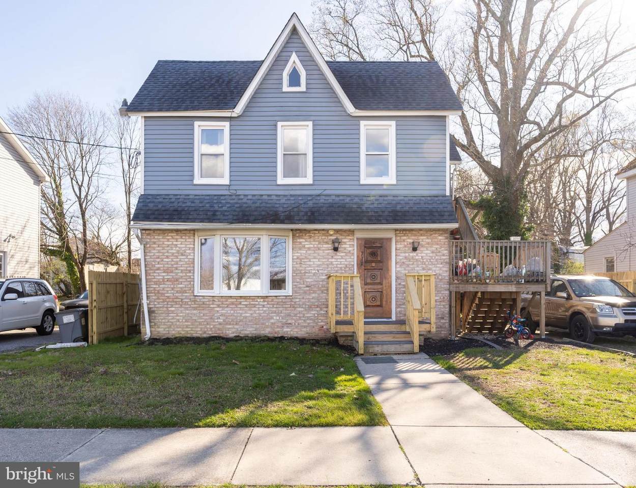 713-717 Dehirsch Avenue - Photo 1