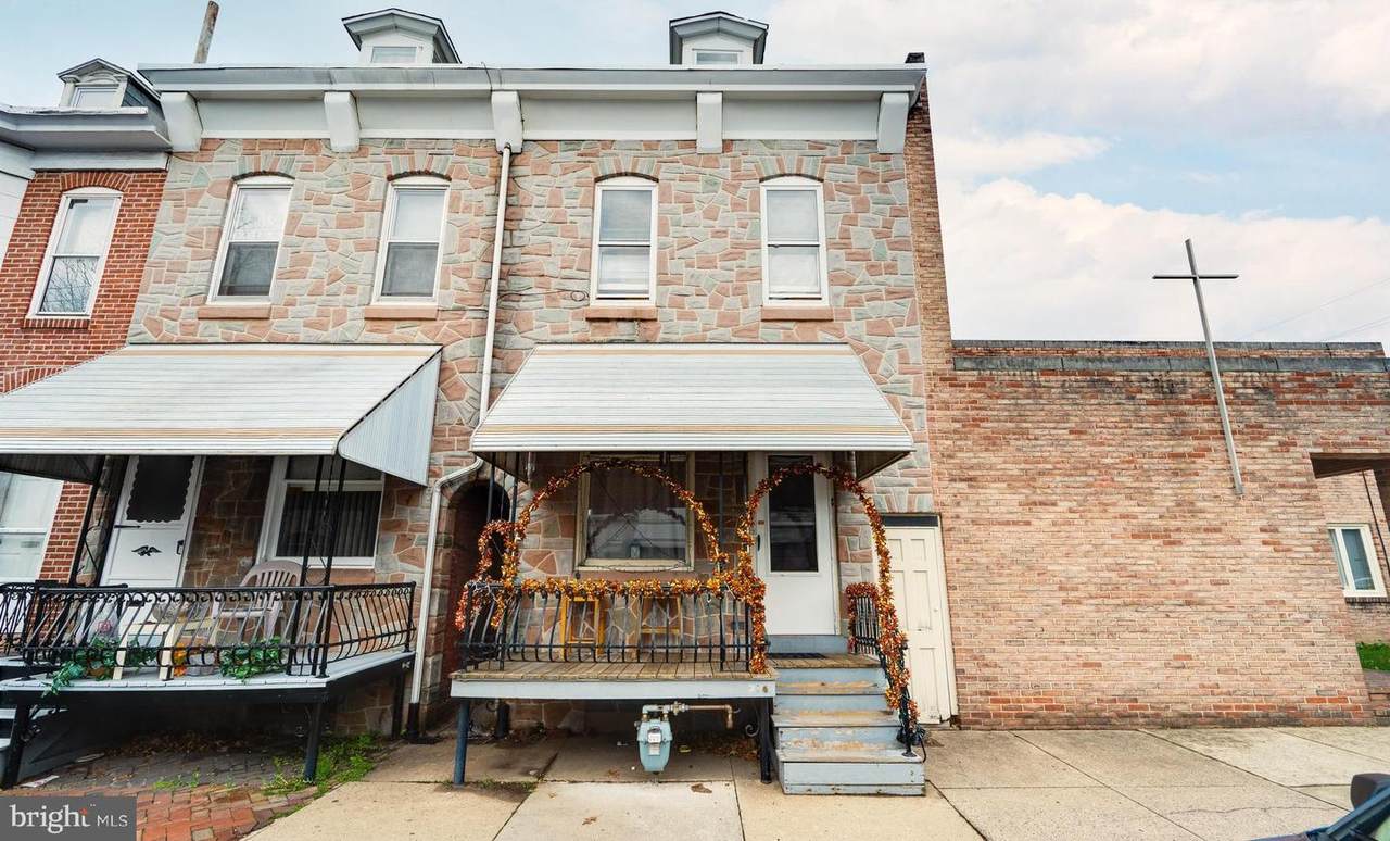 504 6TH Street - Photo 1