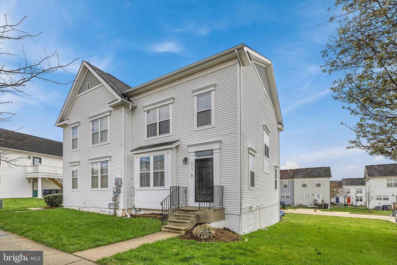1816 Bruce Place - Photo 1