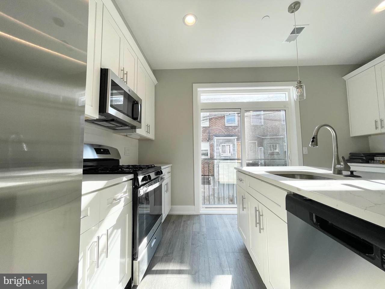 1407 32ND Street - Photo 1