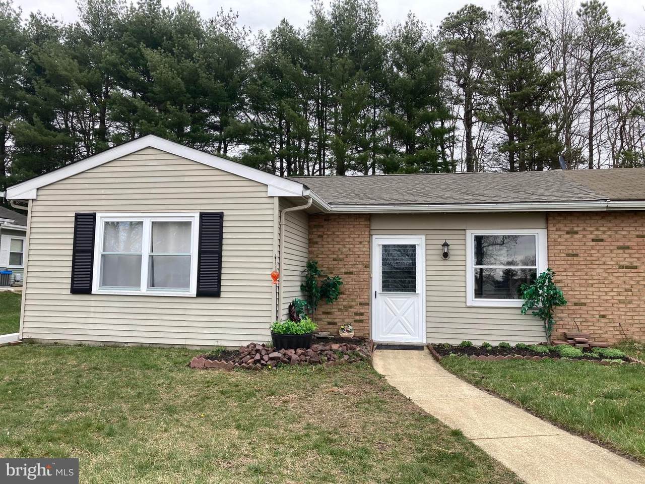 24 Kingston Way - Photo 1