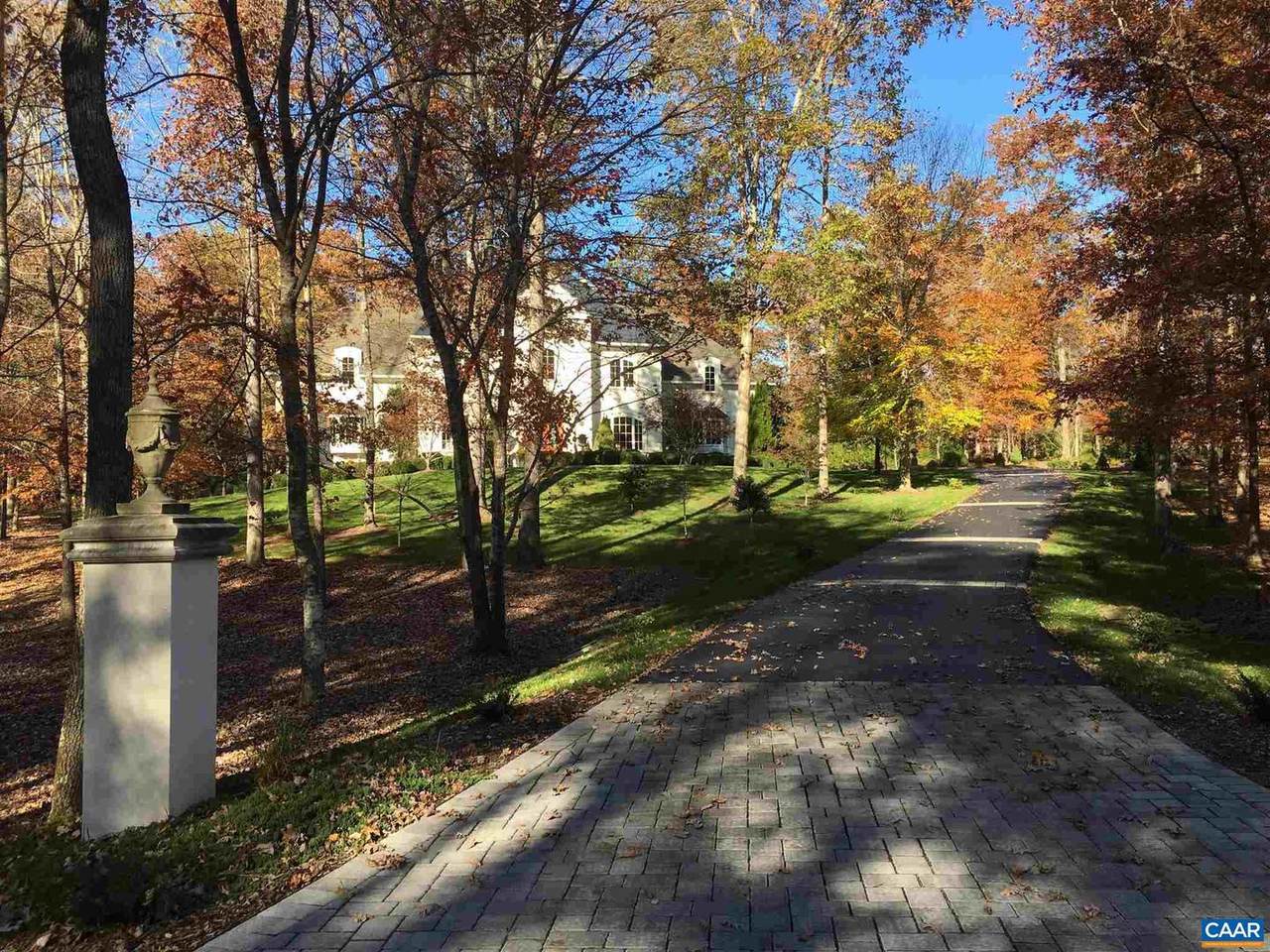 1115 Club Dr - Photo 1
