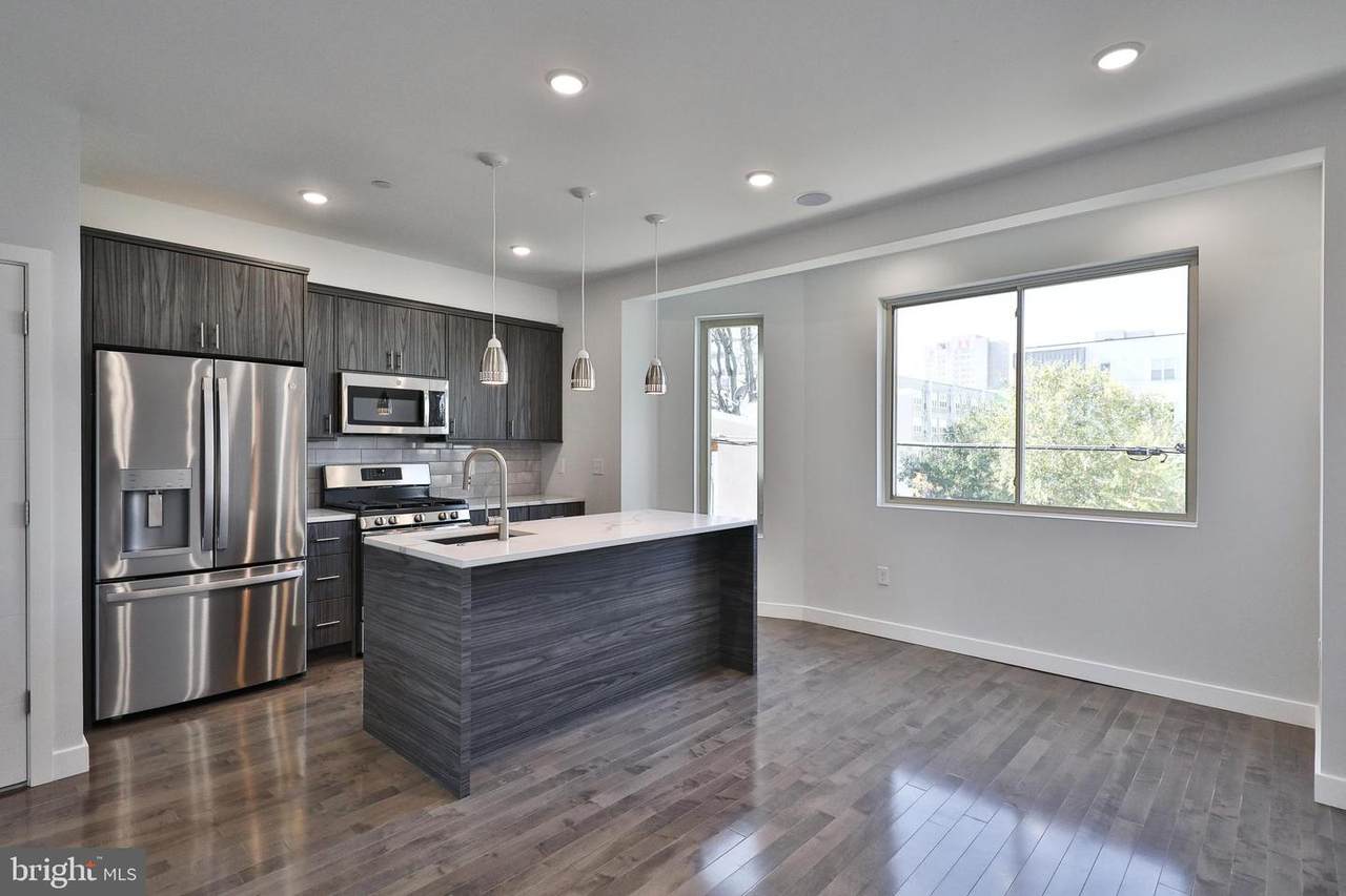 1941 Darien Street - Photo 1