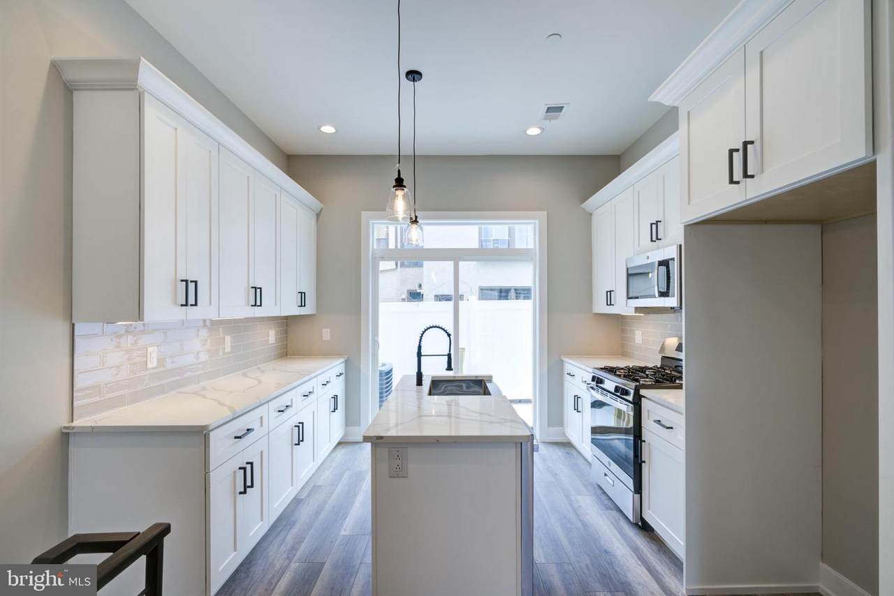 1233 Leithgow Street - Photo 1