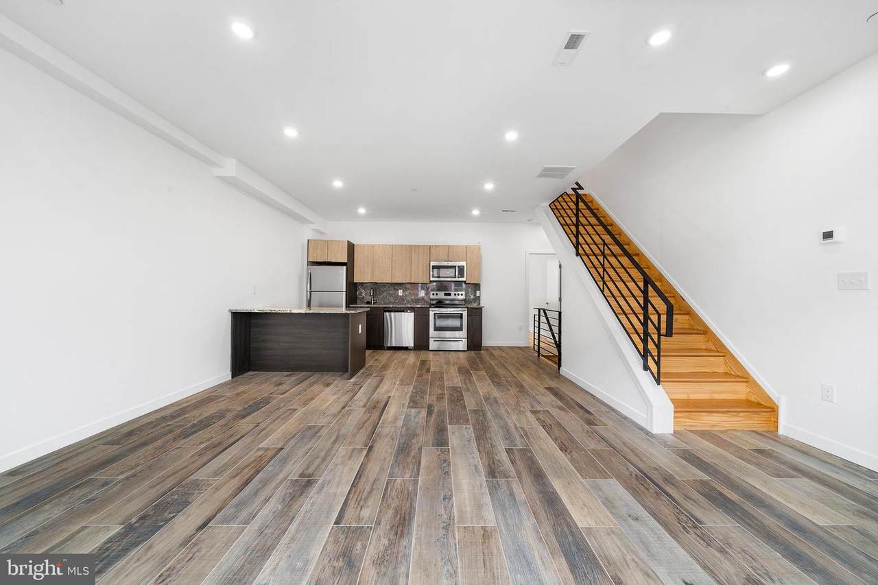 300 Budd St - Photo 1