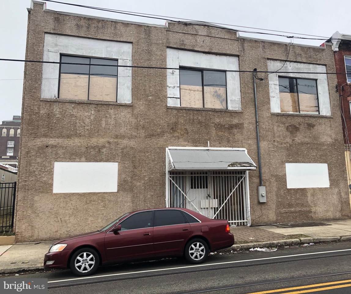 860-62 40TH Street - Photo 1