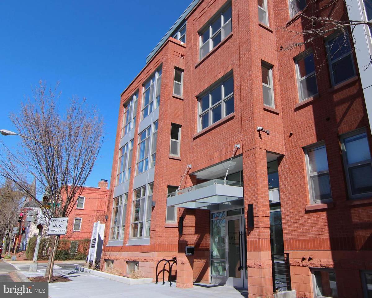 900 11TH Street - Photo 1