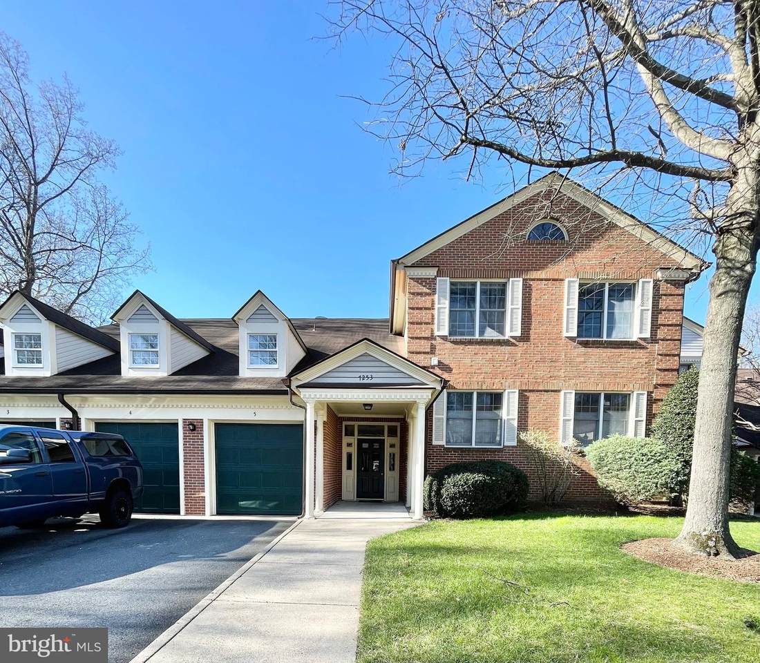 7253 Glen Hollow Court - Photo 1