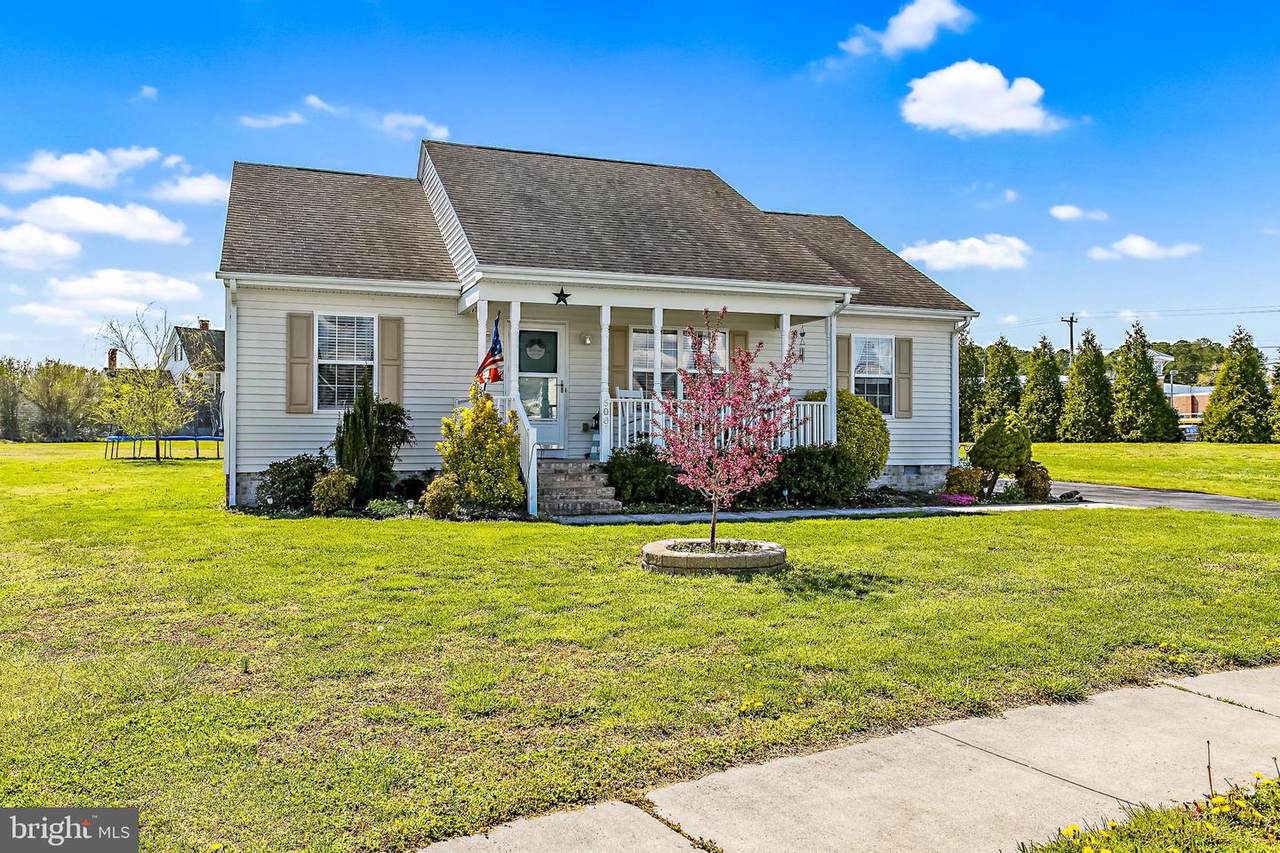 608 Hillcrest Drive - Photo 1