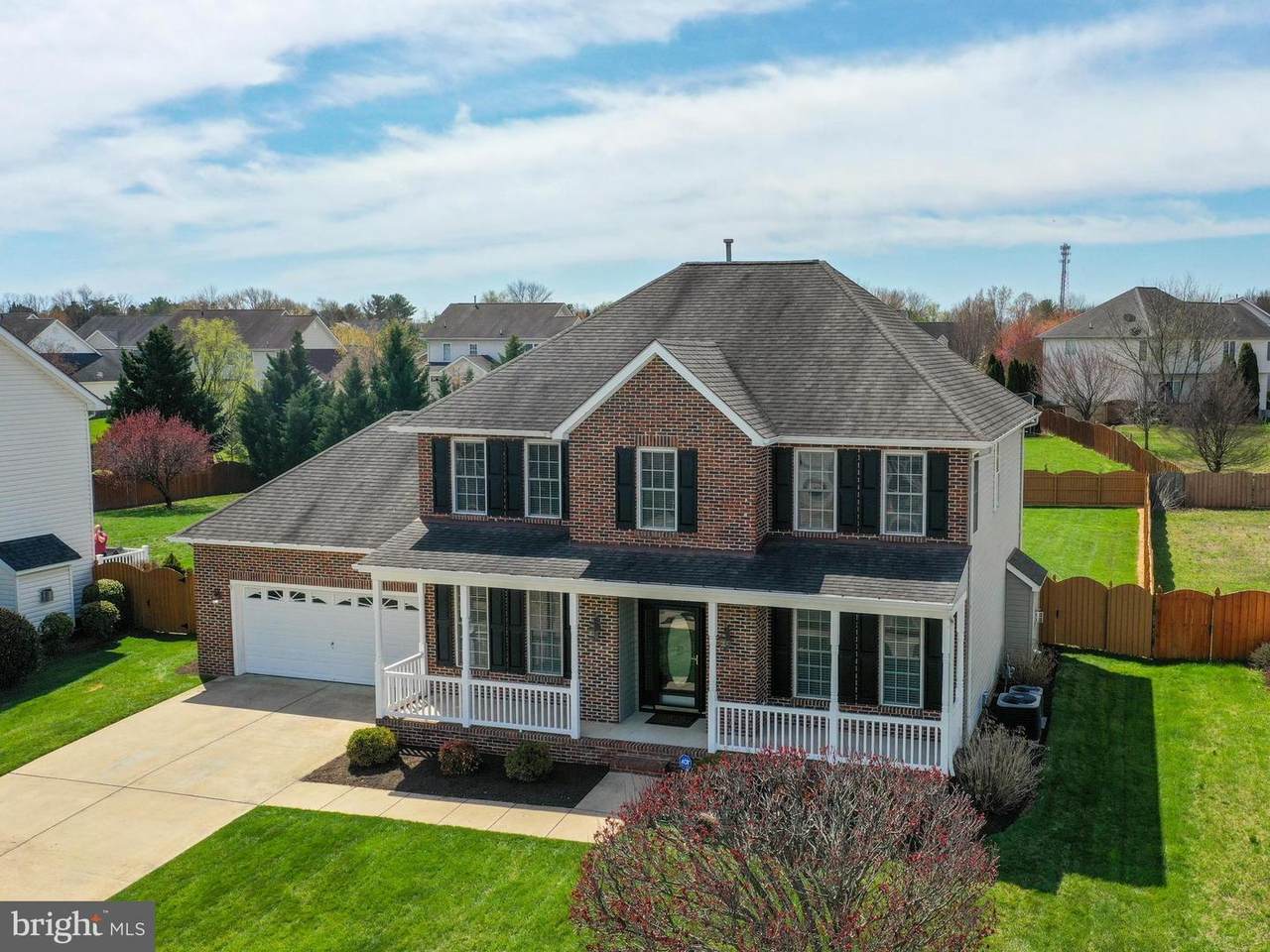211 Wayfaring Drive - Photo 1