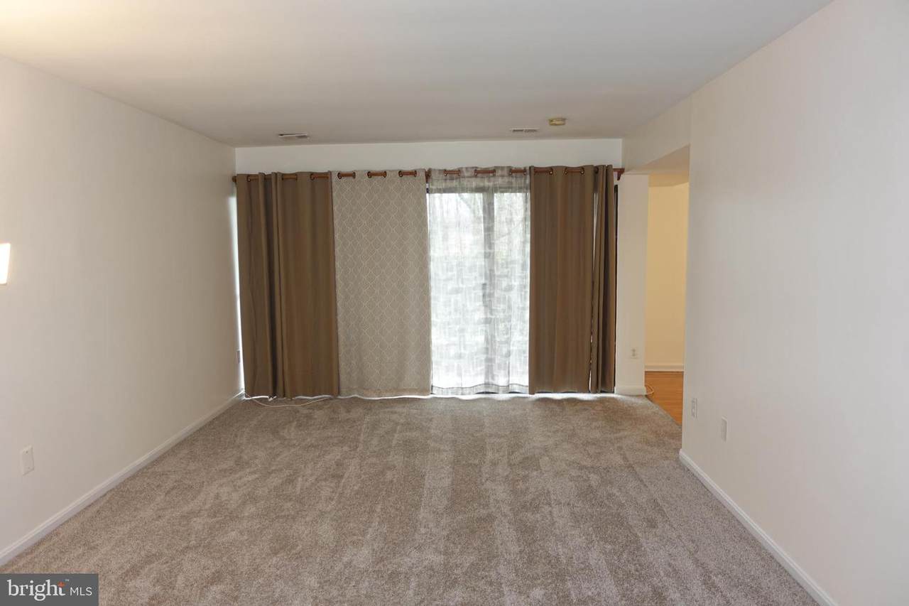 9739 Kings Crown Court - Photo 1