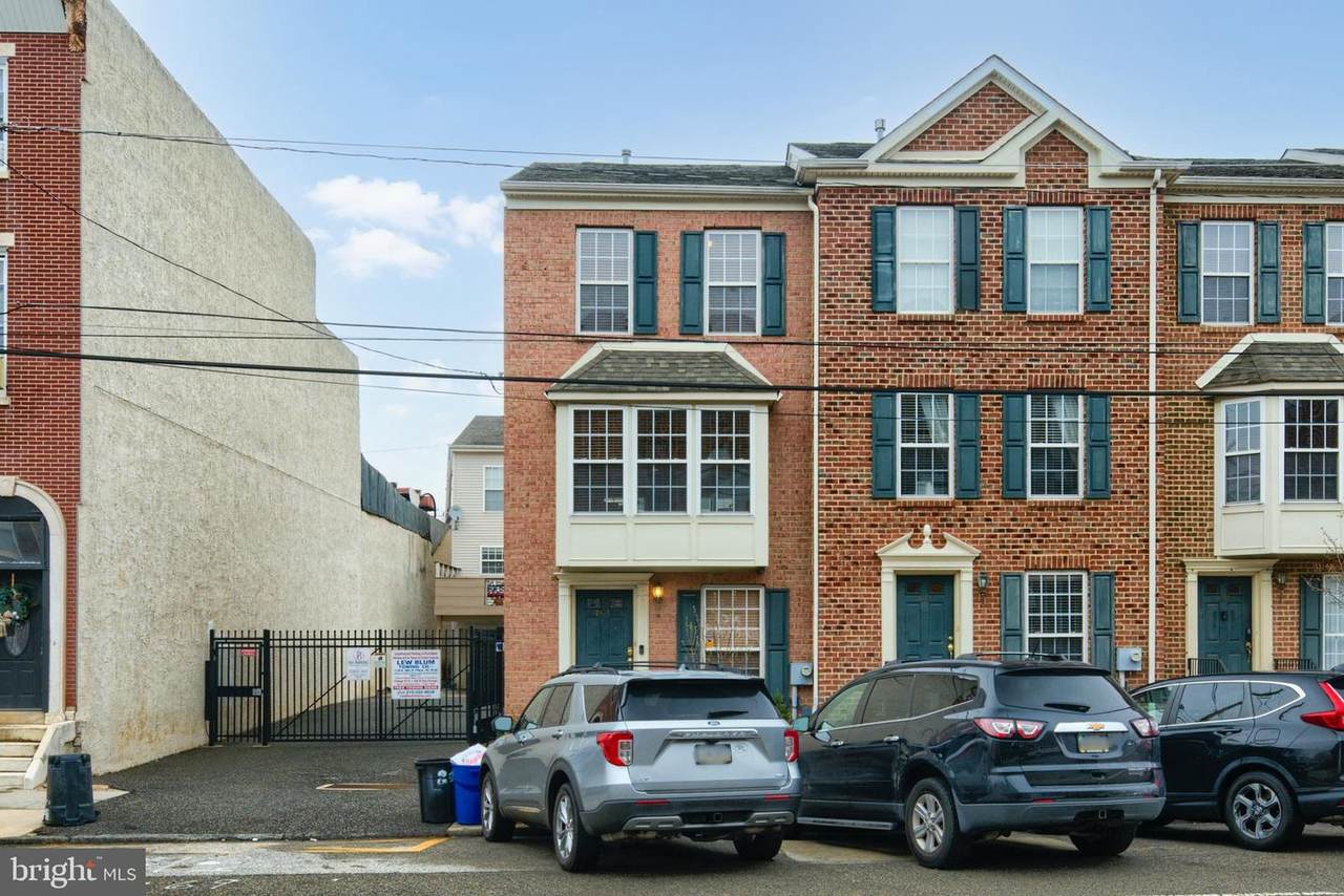 2411 York Street - Photo 1