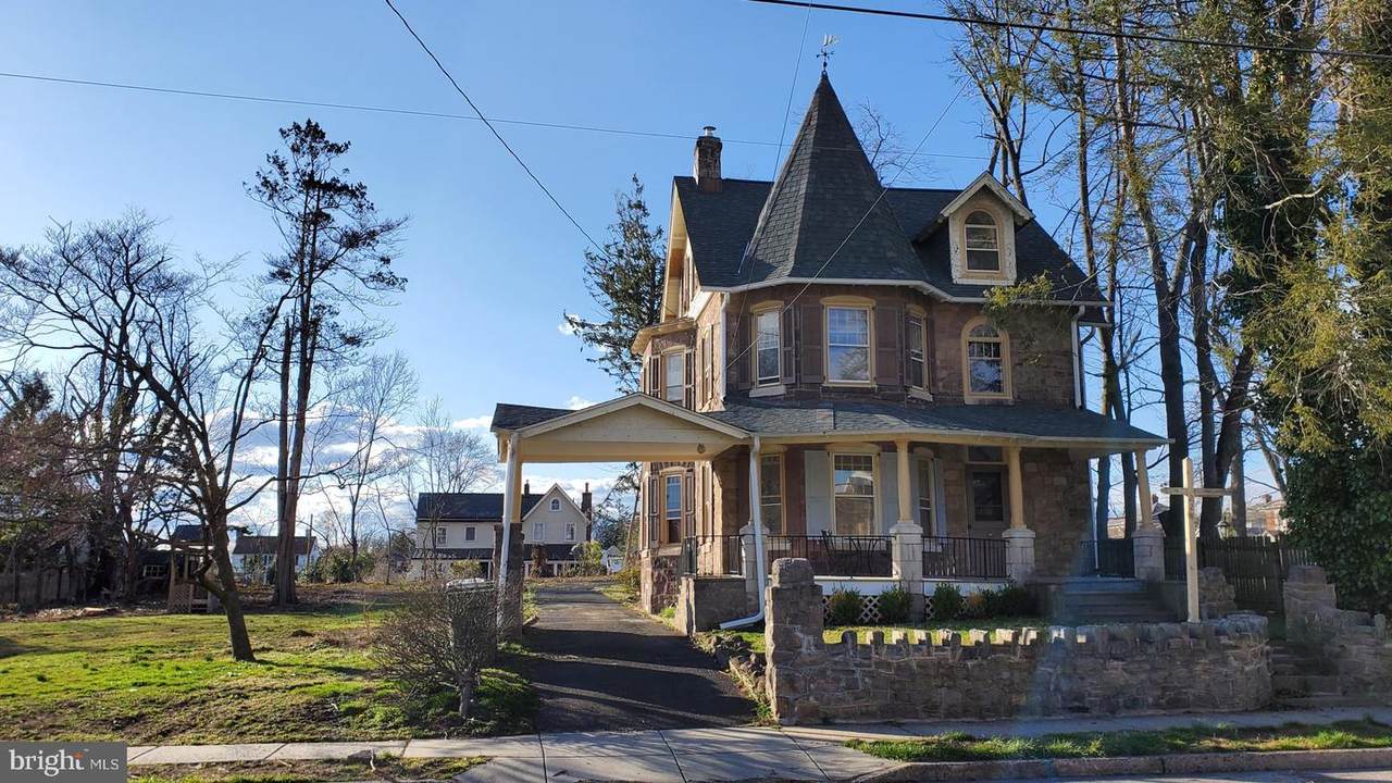 228 Summit Avenue - Photo 1