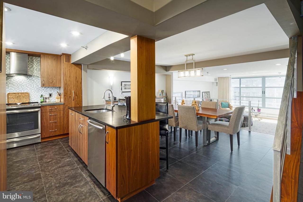 7 Columbus Boulevard - Photo 1