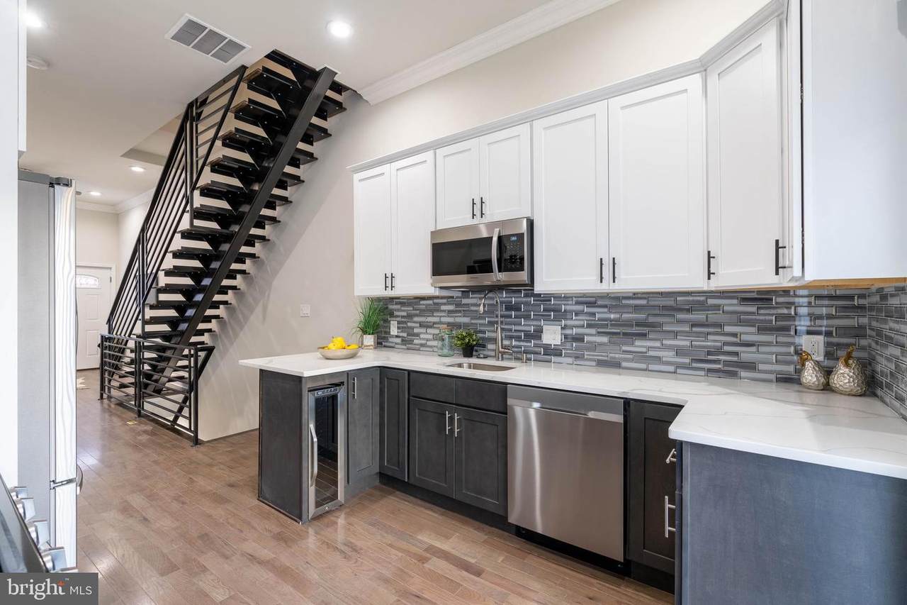 628 Master Street - Photo 1
