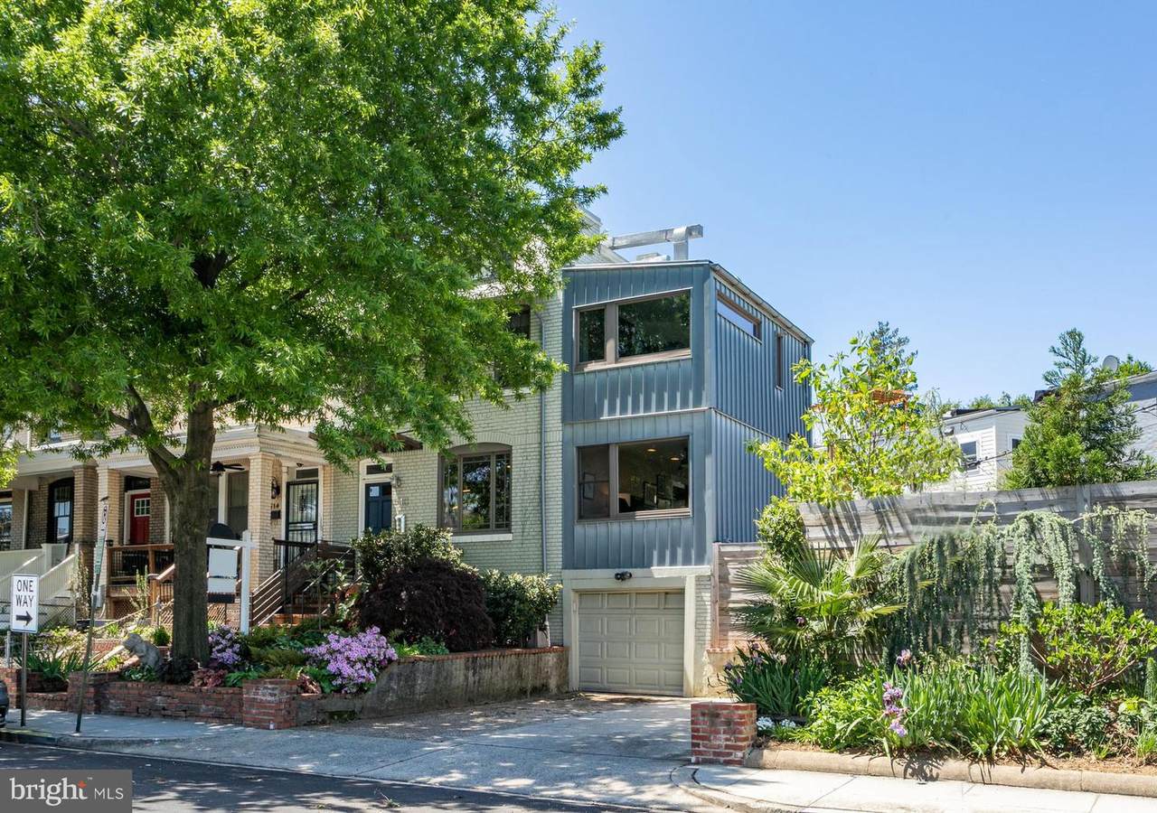516 15TH Street - Photo 1