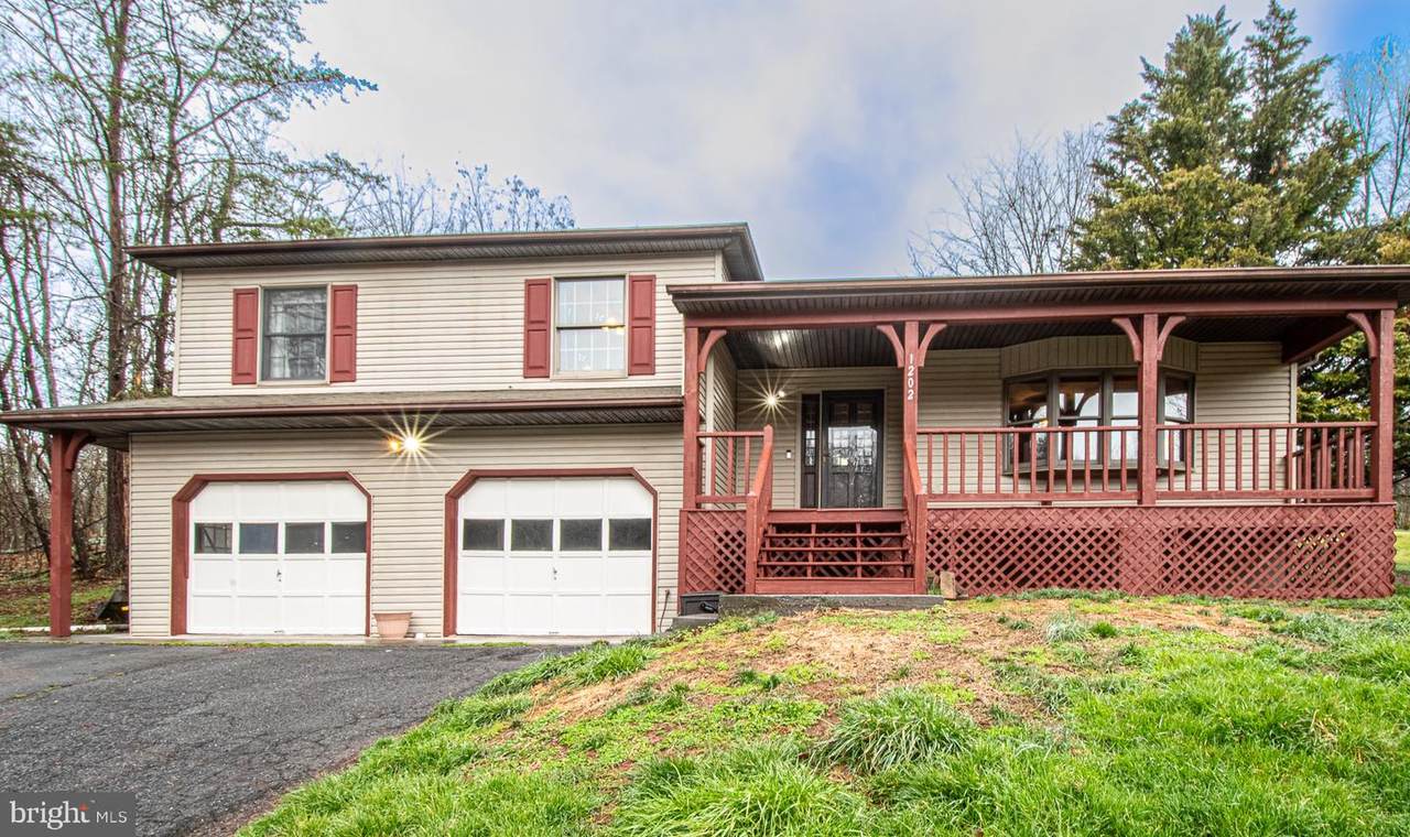 1202 Lakeview Drive - Photo 1